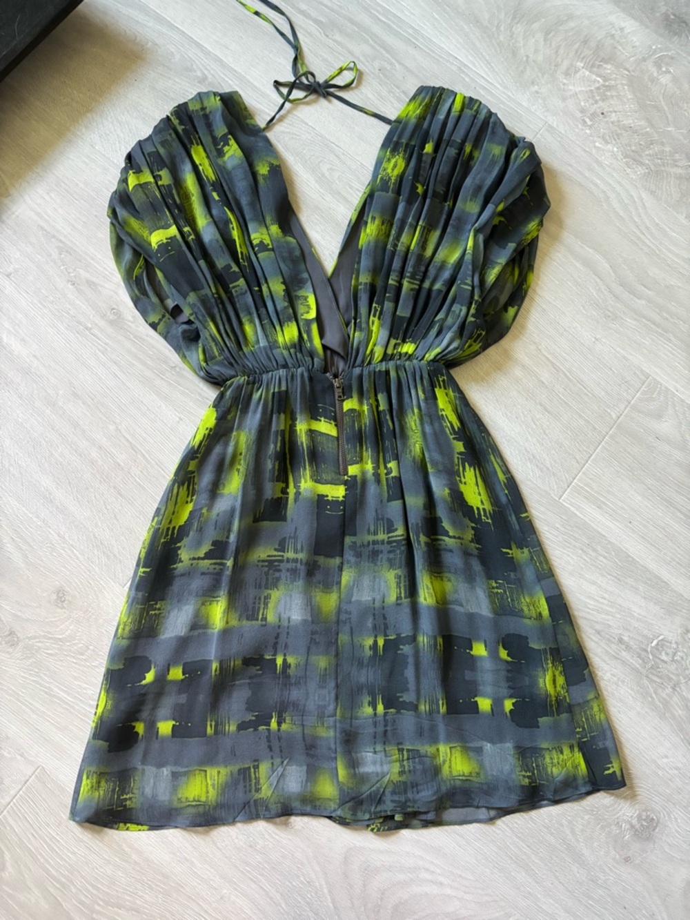 Alice + Olivia silk dress - Picture 3 of 5